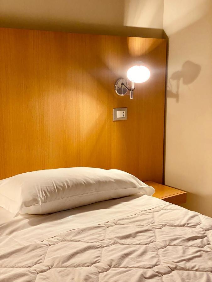 Hotel Saraceno Al Faro Taranto Exteriör bild