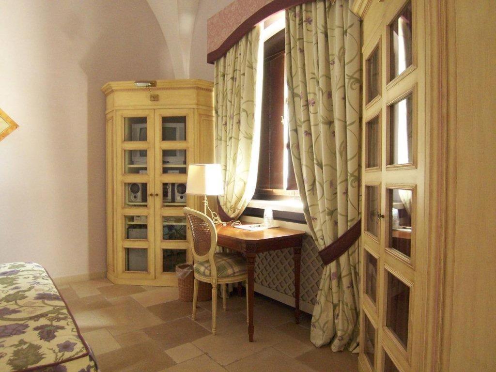 Hotel Saraceno Al Faro Taranto Rum bild