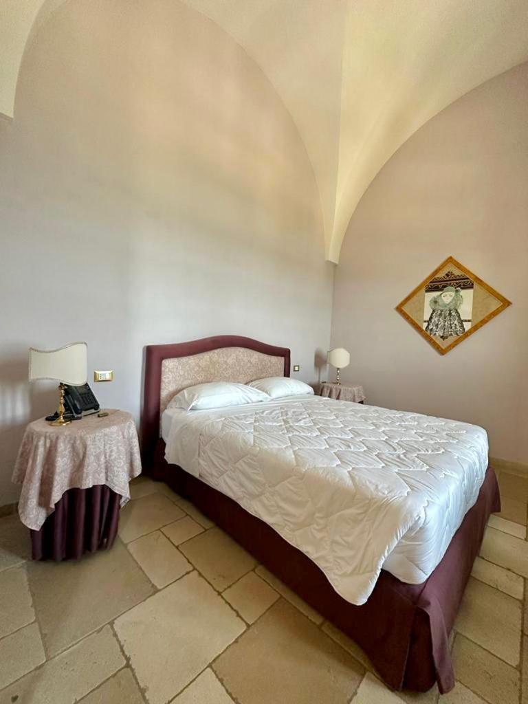 Hotel Saraceno Al Faro Taranto Exteriör bild