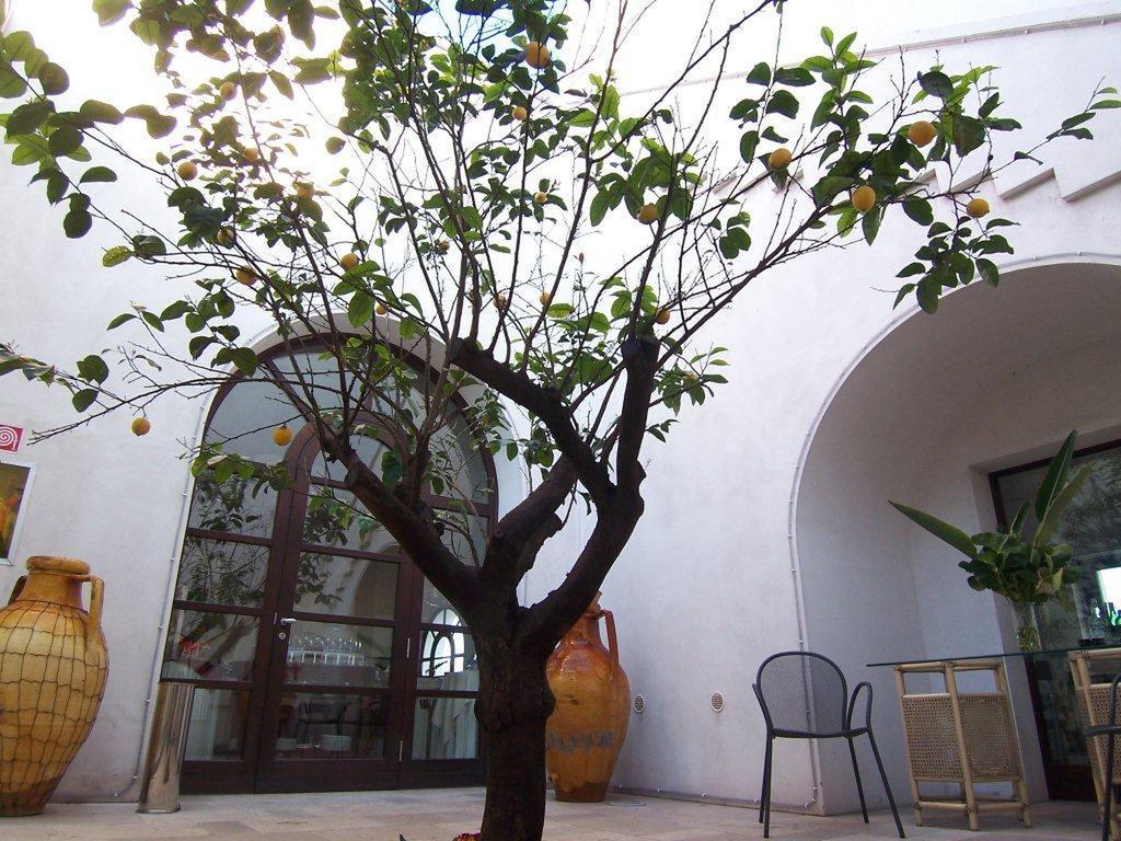 Hotel Saraceno Al Faro Taranto Exteriör bild