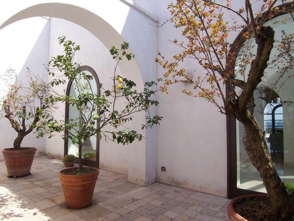 Hotel Saraceno Al Faro Taranto Exteriör bild