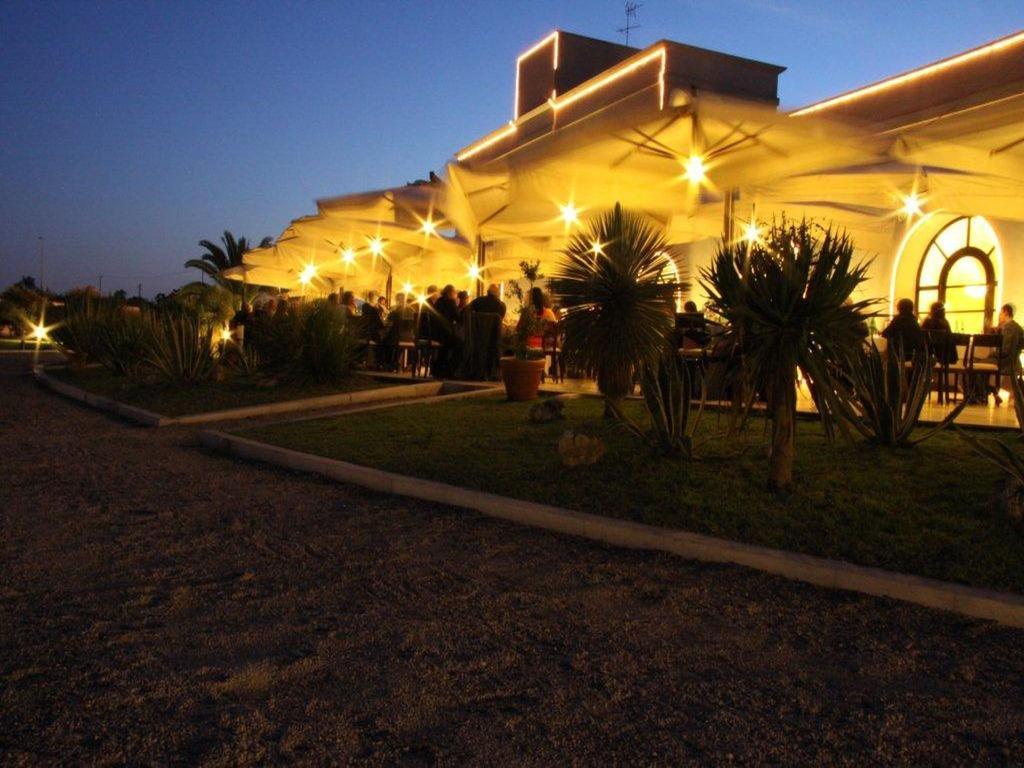 Hotel Saraceno Al Faro Taranto Exteriör bild