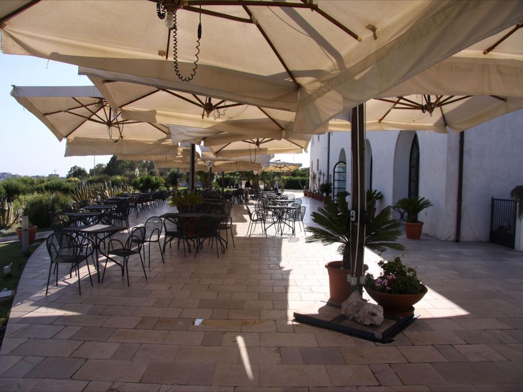 Hotel Saraceno Al Faro Taranto Exteriör bild