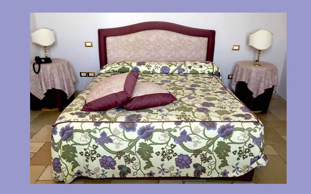 Hotel Saraceno Al Faro Taranto Exteriör bild